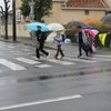 雨の登校