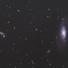 M106+NGC4217：りょうけん座の渦巻銀河とエッジオン銀河