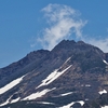 御浜より山頂を望む