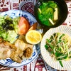 ニラたっぷり麻婆春雨の夕食　生ワカメを茹でたサラダの昼食