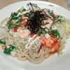 蒸し暑い日のランチにサラダうどん(^_^)