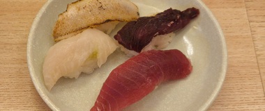 東京・新宿「名前のない寿司屋」に行った