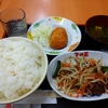 おかず＋めし＋みそ汁。大衆食堂 半田屋