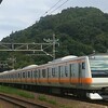 大月方面に向かうE233系電車