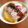 ワイン煮豚のせ洋風玉丼