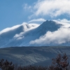 登山口付近は秋、山頂は冬。