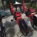 赤チャリ(UberEATS配達中)