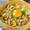 【レシピ】えのきでかさ増し♬ピリ辛ごま味噌そぼろ丼♬