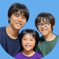 仲良し三兄弟が英語だけで日本の文化を伝えるYouTubeチャンネル