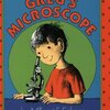 Gregが買ってもらった顕微鏡でいろいろな物を見ます　ICRシリーズLevel 3から『Greg's Microscope』のご紹介