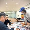 HYBEと対立中「ミンヒジン」自身のインスタで近況報告…NewJeans＆村上隆とのコラボ作業を公開！