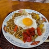  🍽️【秋田のソウルフード】🍽️ 「元祖神谷焼きそば屋」で味わうB級グルメ横手焼きそば✨ 目玉焼きと甘ソースの組み合わせが絶品🔥