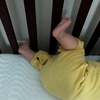 ベッドの柵に赤ちゃんの足がはさまる！ベッドガードは危険！じゃあ対策は？