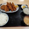 西川口の「あおき食堂」で鶏ももと長ねぎ串カツとクリームコロッケと1口ロースカツとハムカツ定食を食べました。