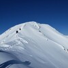早春の常念岳東尾根を登る