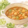 カレーのセロリはどこまで使える？葉・茎・根の活用法と入れる理由【量・タイミングも解説】