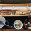 【山梨・小淵沢】百名店4度選出の熟成鰻！竹の器でいただく「井筒屋」の二のうと岡持ち鰻御膳