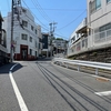 横浜石川町の小路から