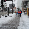 雪の高崎駅前散歩　通勤通学気を付けてください。