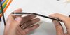 iPhone Air、YouTube耐久テストで「曲がらない」実力を証明──旧来の“bendgate”は回避