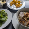 ベトナム旅行日記 2024 Day 3 アンバンビーチ、ホイアン夜市、バインセオ