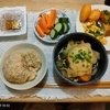３日目の寄せ鍋。餅巾着を入れました。ニラ玉。ビワの実。