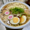 【今週のラーメン４６９６】 中華そば みたか （東京・三鷹） 五目ワンタンメン ＋ チャシュー皿 ＋ キリンラガービール 中瓶　〜懐かしのノスタルジー！大衆的贅沢感覚溢れるご馳走麺！