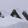 大雪でスキーあきらめ白川郷から高山へ