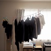 【4人家族・賃貸の部屋干し】こんな感じで洗濯物を干してます。便利な物干しグッズもご紹介