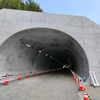 新しい潮トンネルを歩く