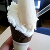 北海道　阿寒湖町　あかんべぇー　/　フリース着用でも食べたいソフトクリーム