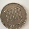 自動販売機で戻ってくる100円玉を洗った