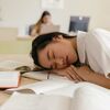 疲れ顔に見える女性が知るべき3つの原因と対策