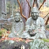 頭に落葉、箱根仙石原長安寺の羅漢像