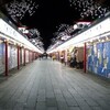 夜の浅草を散歩する