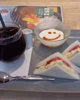 😘モーニングセット食べ比べ～１００円の価値は？🍴☕けのひ堂