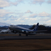 高松空港で夕方の撮影です。旅客機だけでなく雲も面白いですよ！