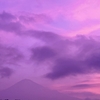 シルエット富士山ピンクの朝焼け