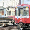 仏生山駅で出会った京急ラッピング車両と並ぶデカ1