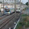 逆井駅を発車する、18時06分発普通船橋行き 81501F＆逆井駅に入線する、18時08分発普通柏行き 81114F#東武アーバンパークライン #逆井駅 （東武アーバンパークライン&飛行機好きさん）