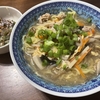 お昼は、前日の鍋の旨味の詰まったスープで【サンラータン麺（酸辣湯麺）】