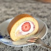 苺のロールケーキ