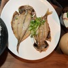 鯵の塩焼き・ブロッコリーと紫玉ねぎ入りの "温冷" サラダ・復活の鶏ごぼう飯・カルボナーラ