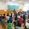 ６年生：修学旅行のしおりを見ながら