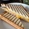 ワッフルベーカーでホットサンドをつくる