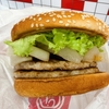 【ドムドム】「梨のWてりやきバーガー」はなぜおいしいのか分析！立体ぷっくりシールは在庫豊富で買いやすいみたいだよ