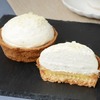 ローソンから「バニラクリームタルト」が新登場！香ばしい生地と風味豊かなバニラの味わいを楽しめるスイーツ新商品です