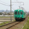 琴電鴨部川東踏切からセブン・ イレブン広告電車を撮影