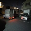 会社の駐車場に到着。スバルの軽トラックから、