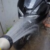 久しぶりの自宅での週末は、バイク洗車